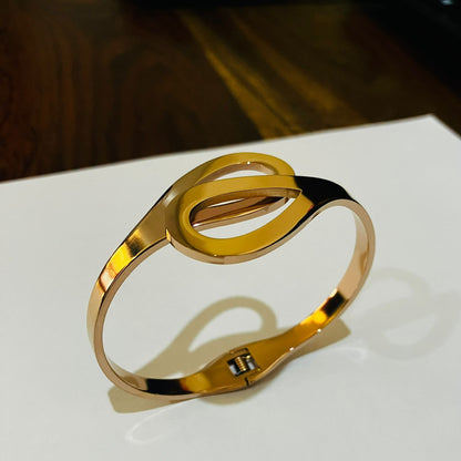 Modern Golden Twist Bracelet – Minimal Luxe Collection by CharmBox