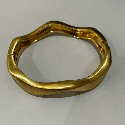 Matte Gold Wave Bracelet – Anti-Tarnish | CharmBox