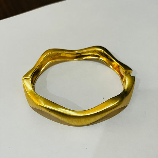 Matte Gold Wave Bracelet – Anti-Tarnish | CharmBox